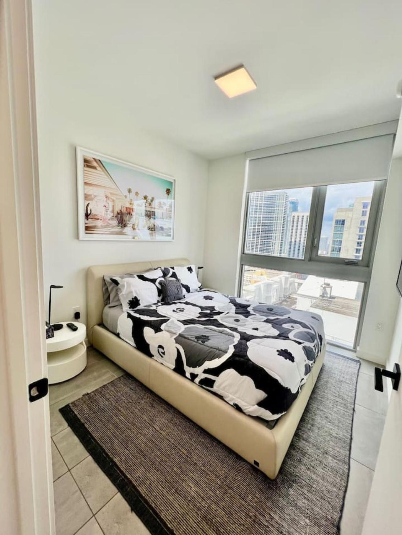 Apartment Stylish Downtown Getaway 30th Story View Miami